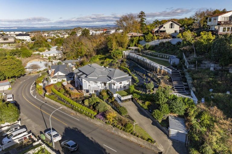 Photo of property in 32 Milton Road, Bluff Hill, Napier, 4110