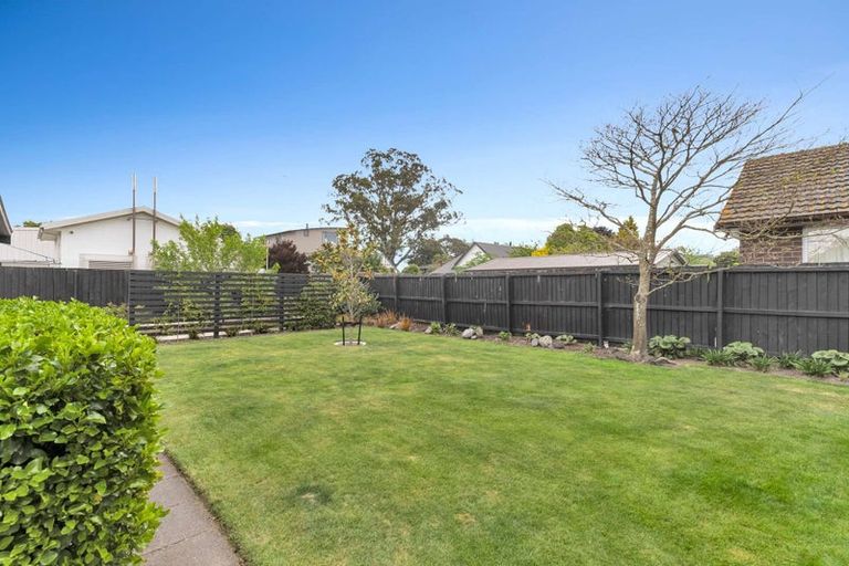 Photo of property in 33 Kent Lodge Avenue, Avonhead, Christchurch, 8042