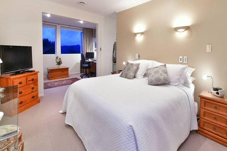 Photo of property in 28 English Oak Drive, Schnapper Rock, Auckland, 0632