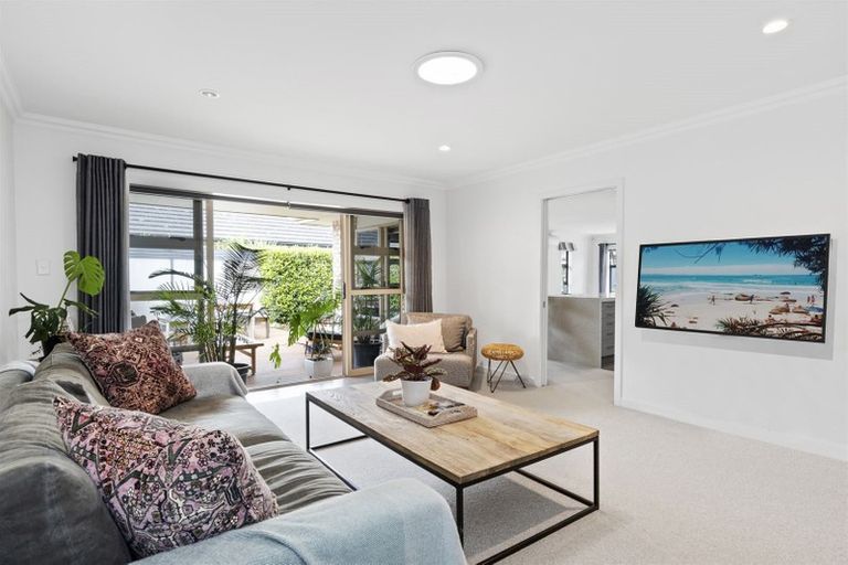 Photo of property in 1 Kereru Place, Pyes Pa, Tauranga, 3112