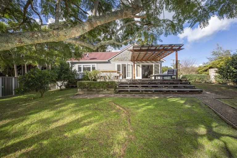 Photo of property in 5 Grovelands Way, Titirangi, Auckland, 0604