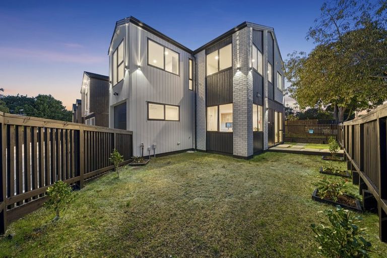 Photo of property in 23b Wanaka Place, Pakuranga Heights, Auckland, 2010