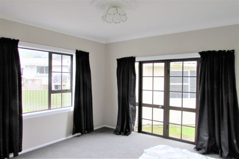 Photo of property in 414 Stokes Valley Road, Stokes Valley, Lower Hutt, 5019