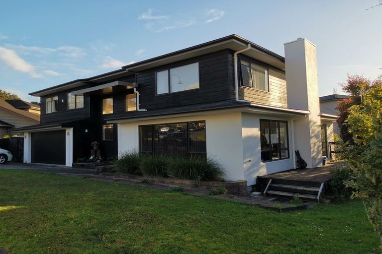 Photo of property in 52 Newbury Place, Schnapper Rock, Auckland, 0632