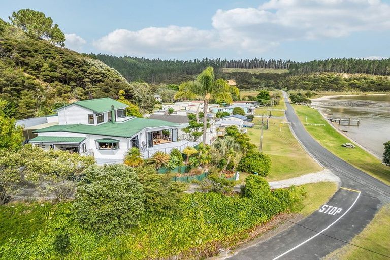 Photo of property in 632 Kellys Bay Road, Pouto, Te Kopuru, 0391