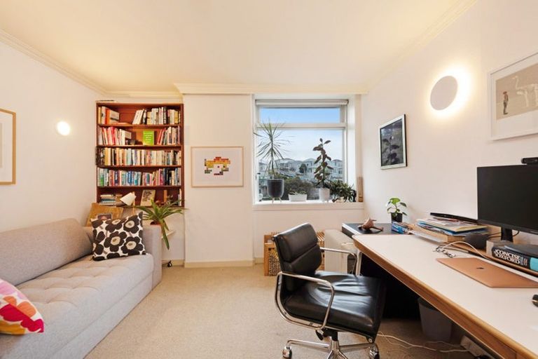 Photo of property in Jerningham Apartments, 20 Oriental Terrace, Oriental Bay, Wellington, 6011