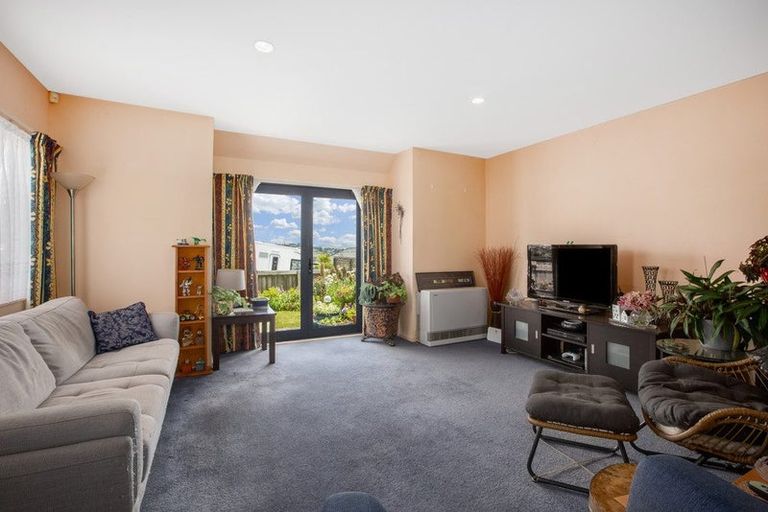 Photo of property in 8b Pelorous Street, Paparangi, Wellington, 6037