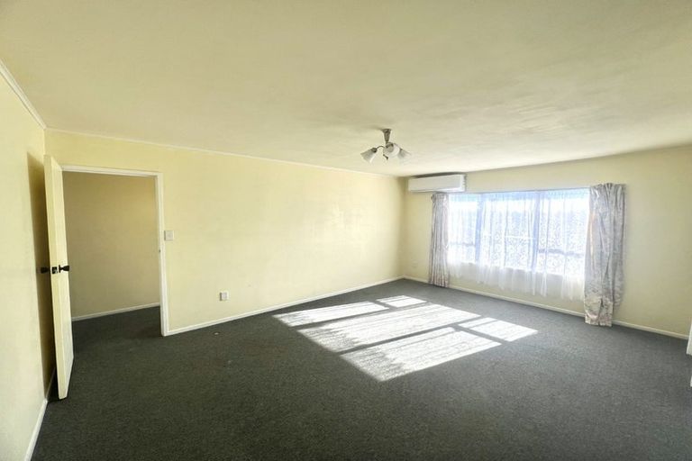 Photo of property in 112 Aviemore Drive, Highland Park, Auckland, 2010