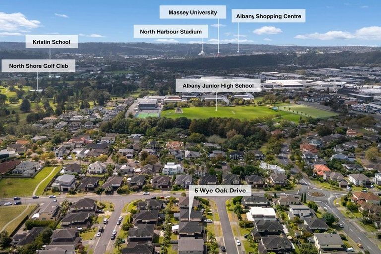 Photo of property in 5 Wye Oak Drive, Schnapper Rock, Auckland, 0632