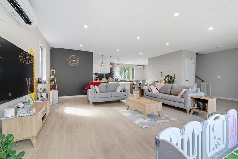 Photo of property in 32b Tirimoana Road, Te Atatu South, Auckland, 0602