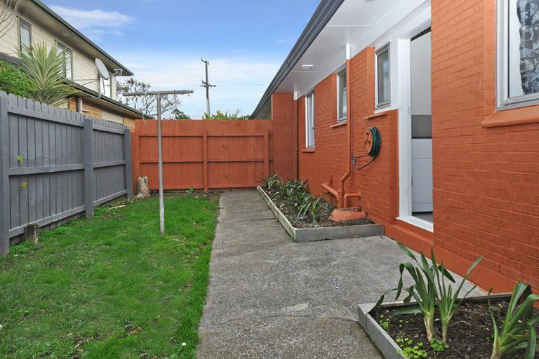 Photo of property in 2/24 Robertson Road, Favona, Auckland, 2024