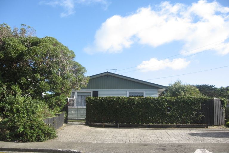 Photo of property in 35 Thornley Street, Titahi Bay, Porirua, 5022