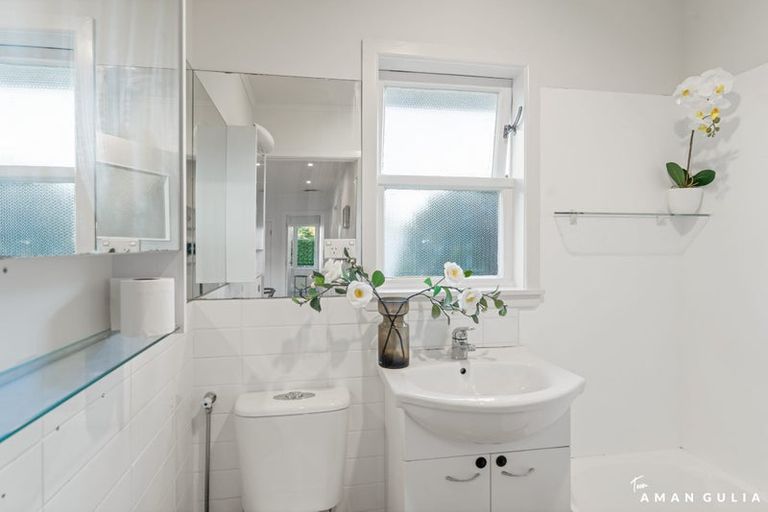 Photo of property in 18 Durham Street, Te Atatu Peninsula, Auckland, 0610