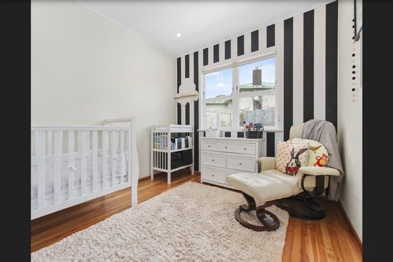 Photo of property in 30 Mason Street, New Lynn, Auckland, 0600