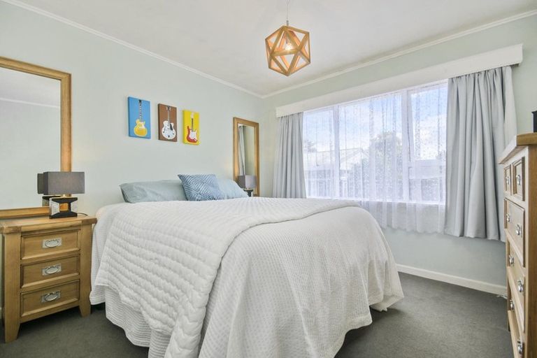 Photo of property in 20 Peachgrove Road, Te Atatu Peninsula, Auckland, 0610