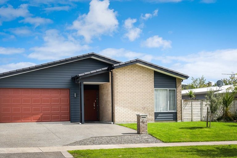 Photo of property in 38 Resolution Drive, Whitby, Porirua, 5024