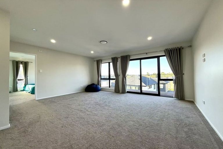 Photo of property in 4 Tawapou Close, Massey, Auckland, 0614