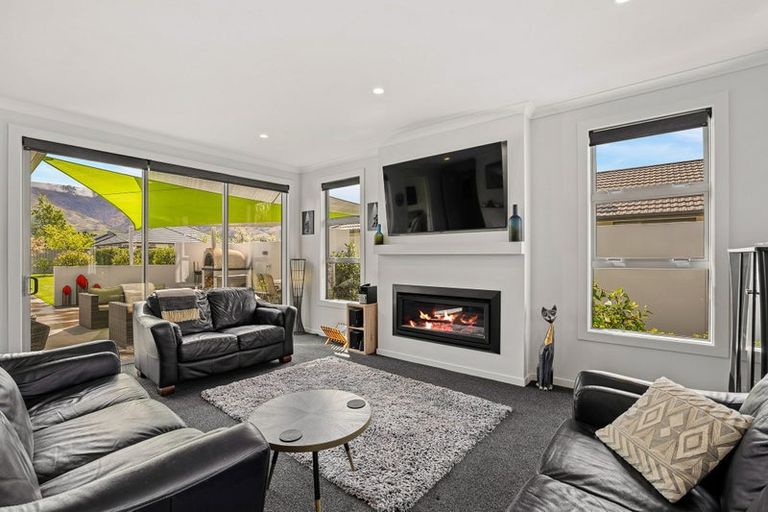 Photo of property in 15 De Bettencor Place, Mount Pisa, Cromwell, 9383