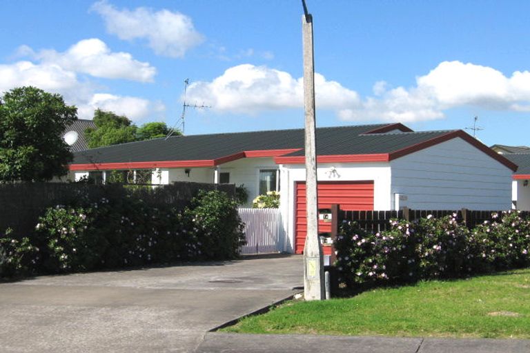 Photo of property in 7b Glenhaven Place, Te Atatu Peninsula, Auckland, 0610