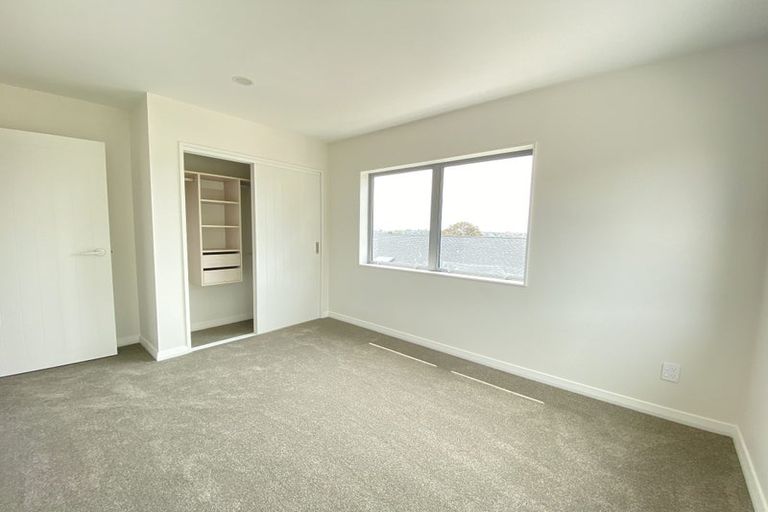 Photo of property in 22 Lorikeet Place, Unsworth Heights, Auckland, 0632