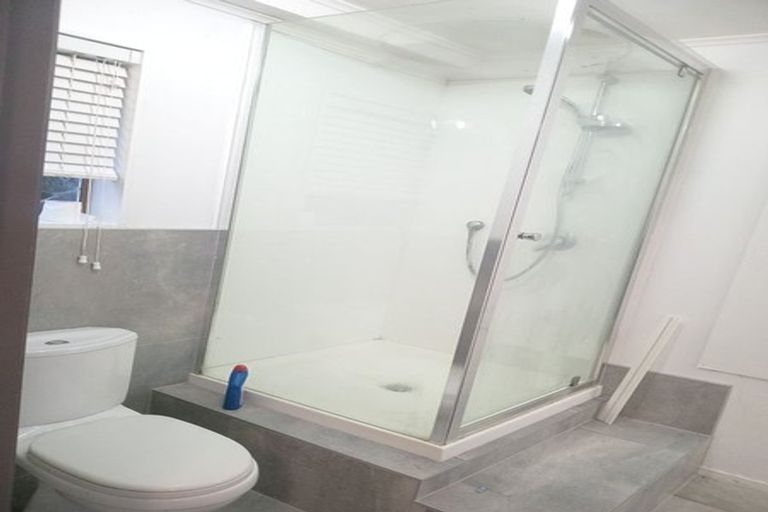 Photo of property in 16 Valhalla Drive, Beach Haven, Auckland, 0626