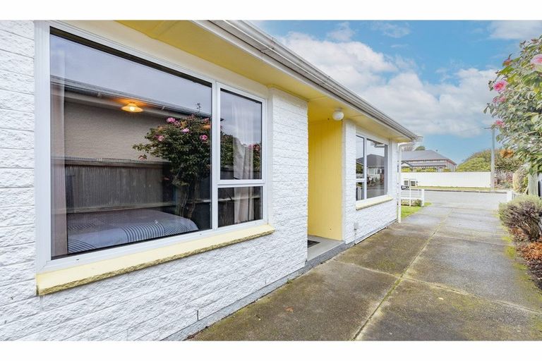 Photo of property in 28 Collingwood Street, New Brighton, Christchurch, 8061