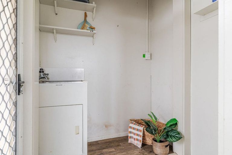 Photo of property in 10 Stoke Place, Awapuni, Palmerston North, 4412