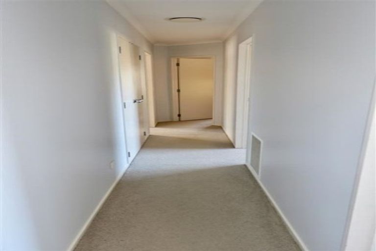 Photo of property in 11 Cognac Place, Henderson, Auckland, 0612