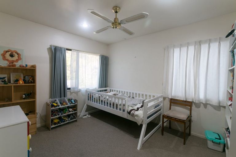 Photo of property in 42 Caribbean Drive, Unsworth Heights, Auckland, 0632