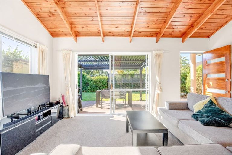 Photo of property in 25 Neil Avenue, Te Atatu Peninsula, Auckland, 0610