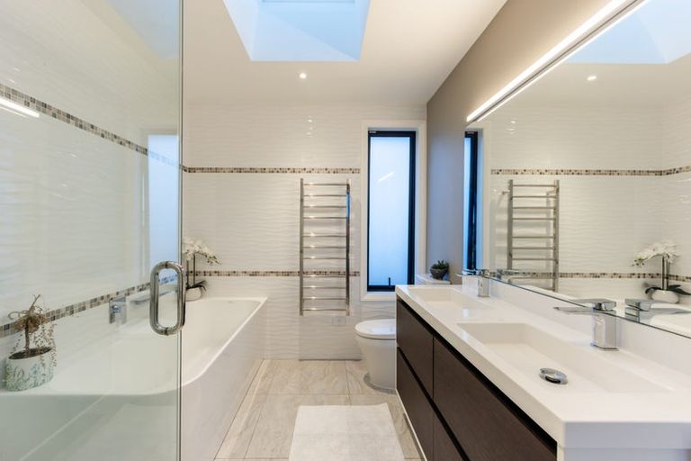 Photo of property in 11 Sharon Road, Waiake, Auckland, 0630