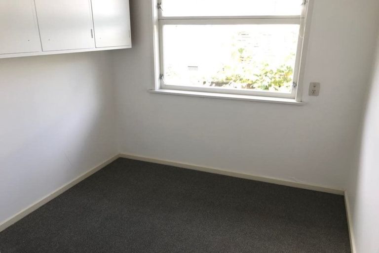 Photo of property in 1 Lenihan Street, Northcote, Auckland, 0627