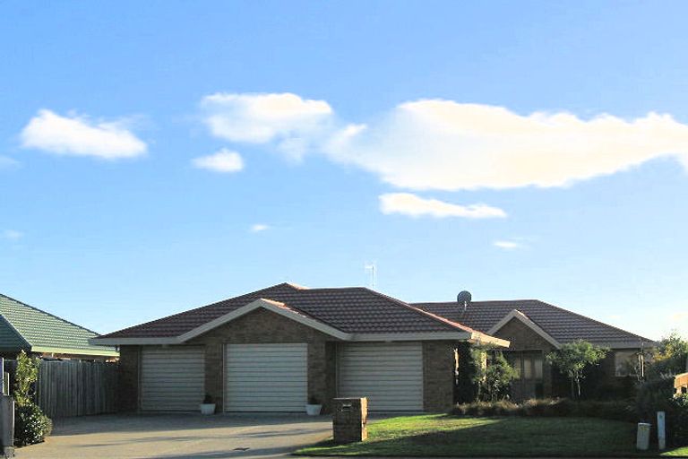 Photo of property in 23 Glen Loch Place, Paraparaumu, 5032
