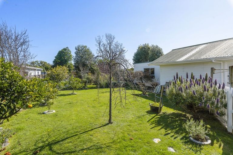 Photo of property in 9 Nimmo Avenue West, Waikanae, 5036