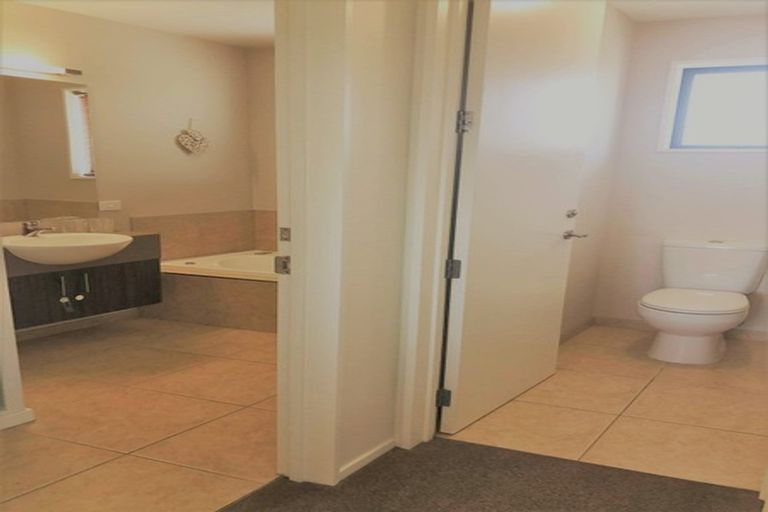 Photo of property in 1 Hawthorn Mews, Rangiora, 7400