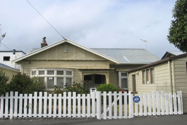 Photo of property in 42 Palm Avenue, Lyall Bay, Wellington, 6022