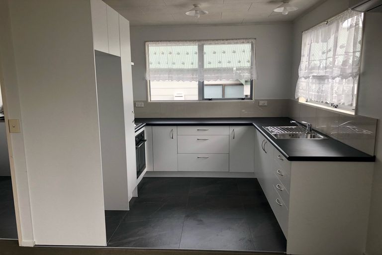 Photo of property in 8 Don Buck Road, Massey, Auckland, 0614