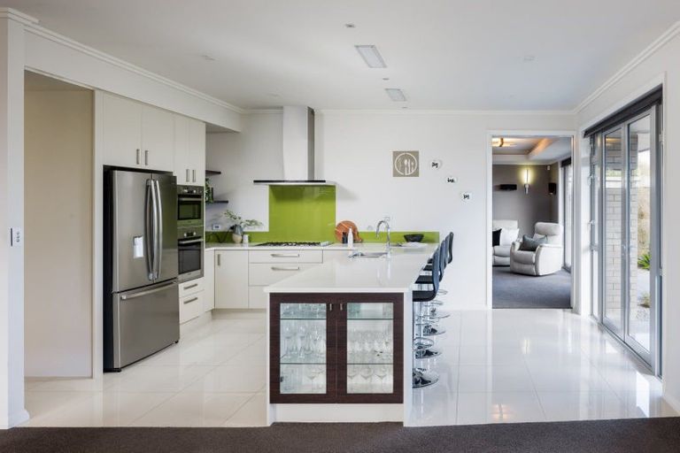 Photo of property in 142 Saint James Drive, Huntington, Hamilton, 3210