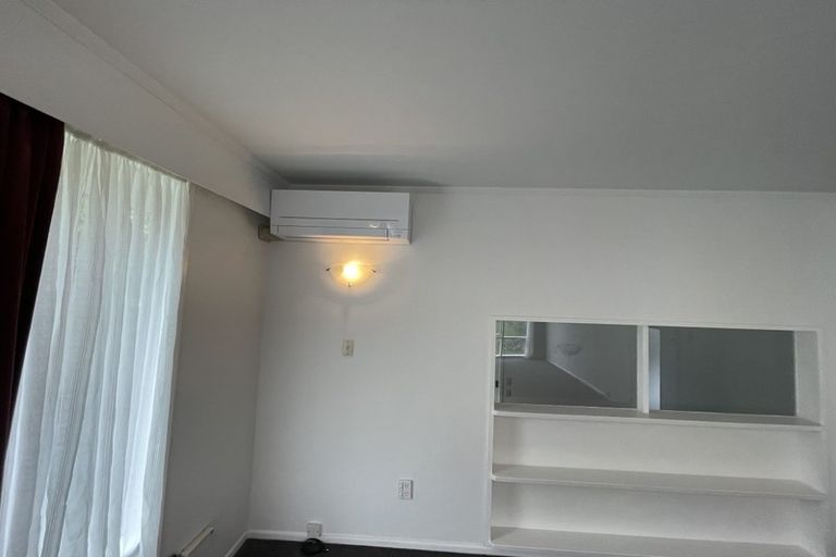 Photo of property in 6 Churton Drive, Churton Park, Wellington, 6037