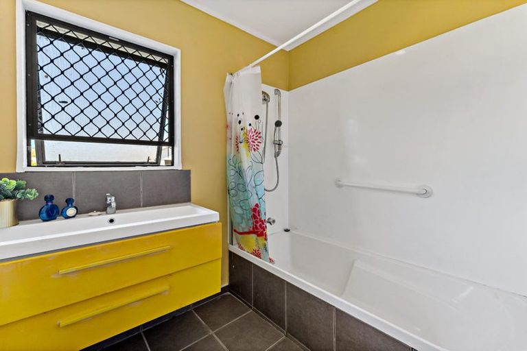 Photo of property in 28b Puriri Road, Pukekohe, 2120