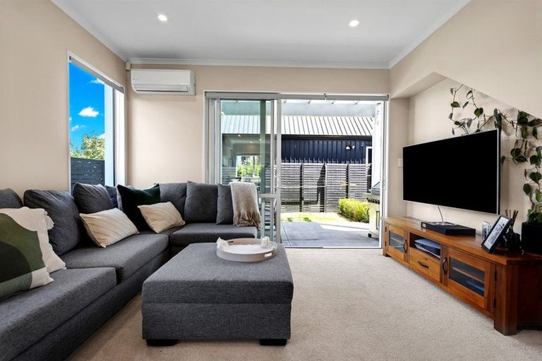 Photo of property in 11 Poaka Road, Hobsonville, Auckland, 0616