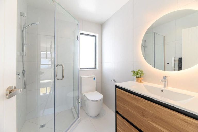 Photo of property in 15a Koromiko Street, New Lynn, Auckland, 0600