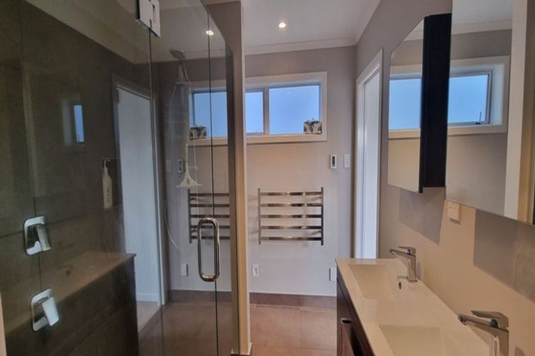 Photo of property in 17 Bevyn Street, Castor Bay, Auckland, 0620
