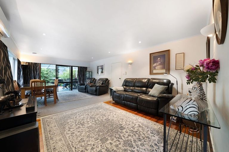 Photo of property in 2 Riserra Drive, Ranui, Auckland, 0612