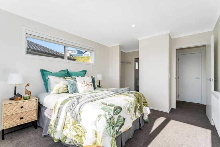 Photo of property in 115a Queen Charlotte Drive, Aotea, Porirua, 5024