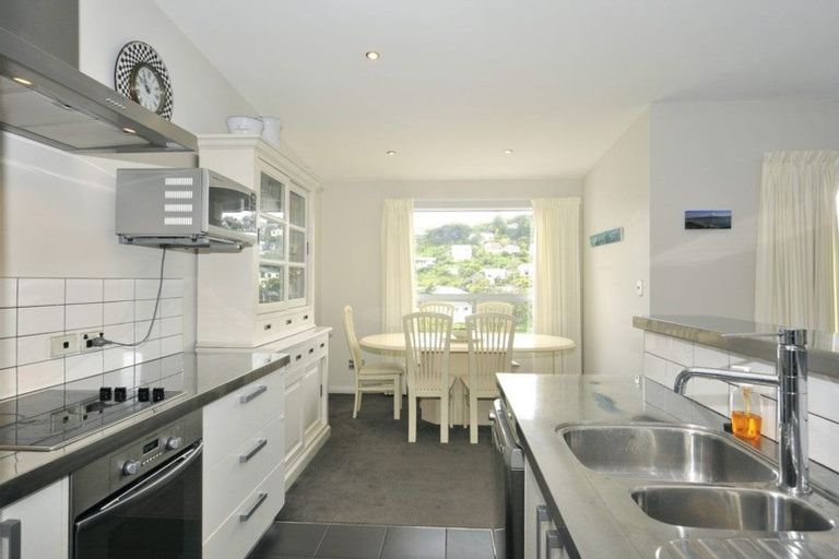 Photo of property in 21 Kopiko Way, Brooklyn, Wellington, 6021