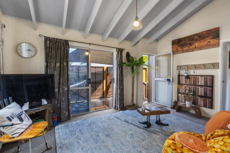 Photo of property in 2/46 Chippendale Crescent, Birkdale, Auckland, 0626