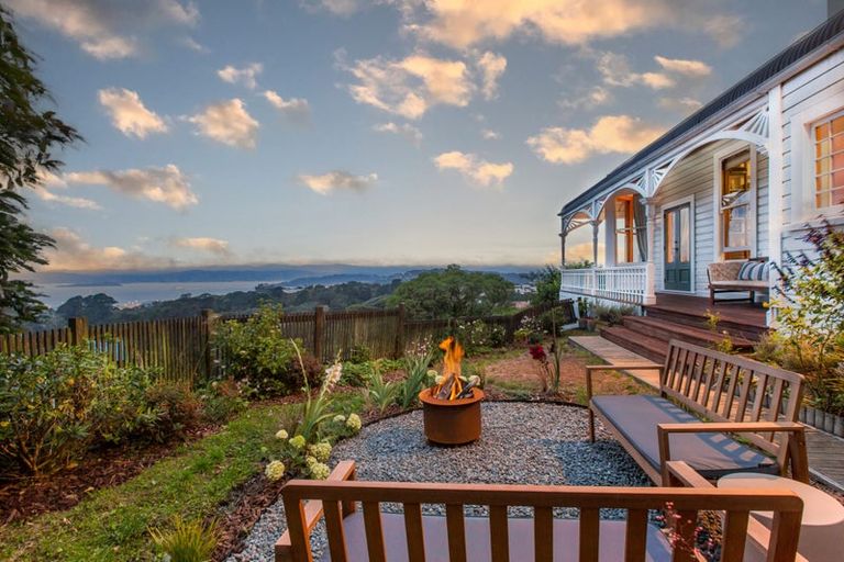 Photo of property in 25 Garden Road, Northland, Wellington, 6012