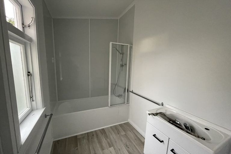 Photo of property in 23 Perrin Place, Kelvin Grove, Palmerston North, 4414