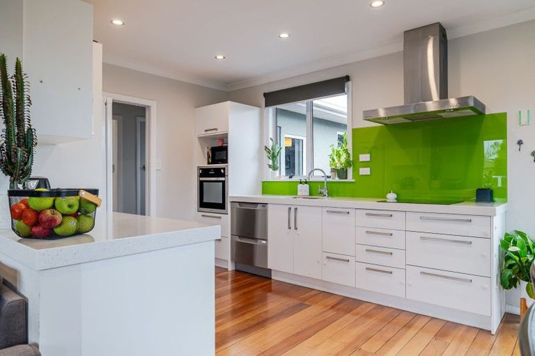 Photo of property in 4 Eton Place, Terrace End, Palmerston North, 4410